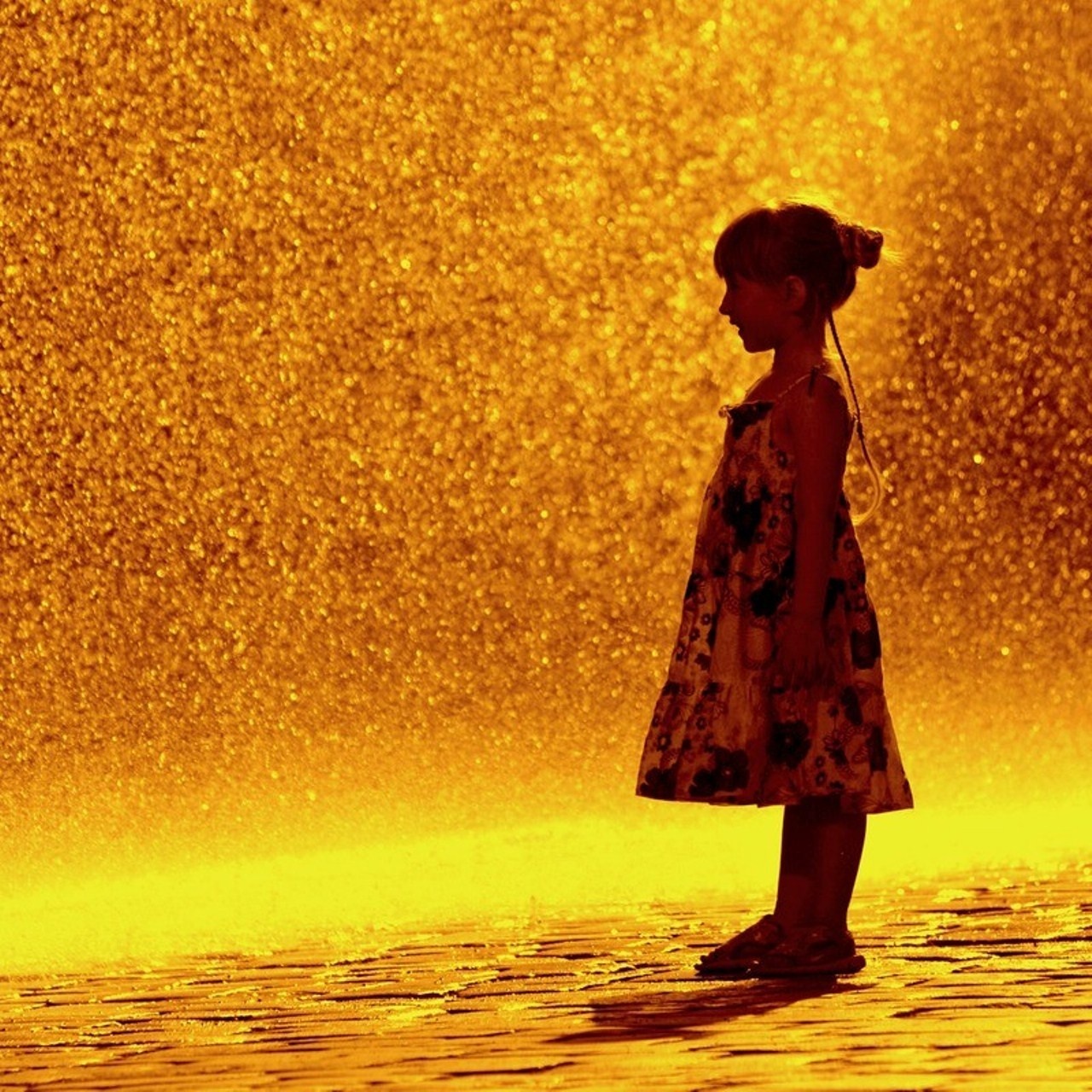 фото женщина золотой дождь